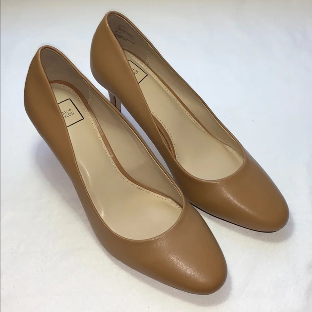 New Women's Lord & Taylor Nude Leather Pump Heels - Picture 2 of 11